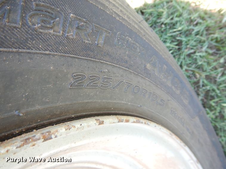 image for item DH3558 2001 Ford F550 Crew Cab utility truck