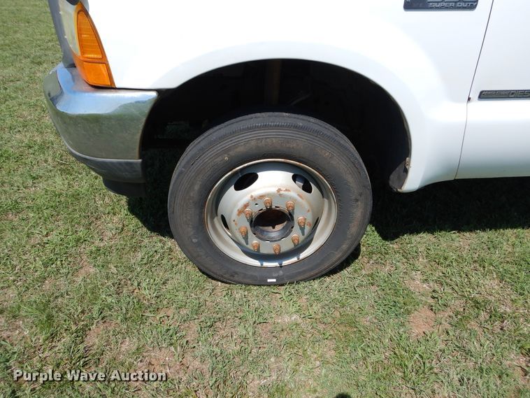 image for item DH3558 2001 Ford F550 Crew Cab utility truck