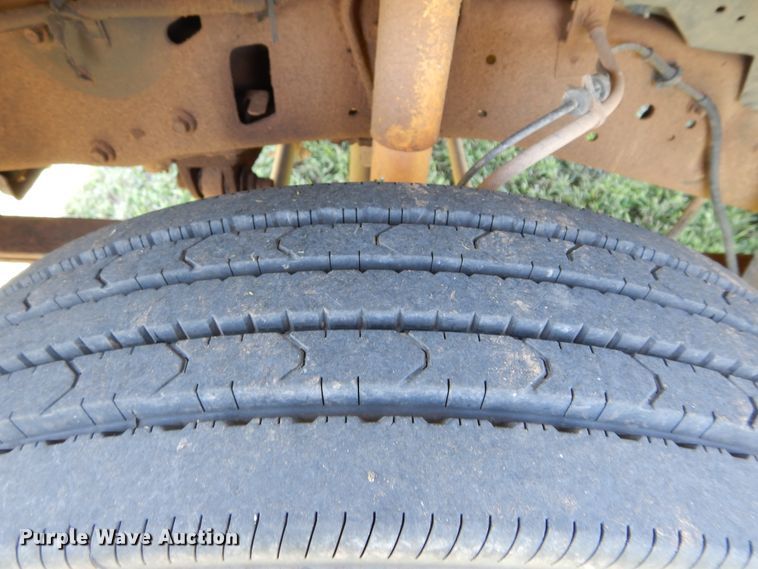 image for item DH3558 2001 Ford F550 Crew Cab utility truck