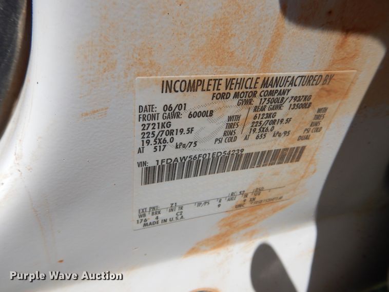 image for item DH3558 2001 Ford F550 Crew Cab utility truck