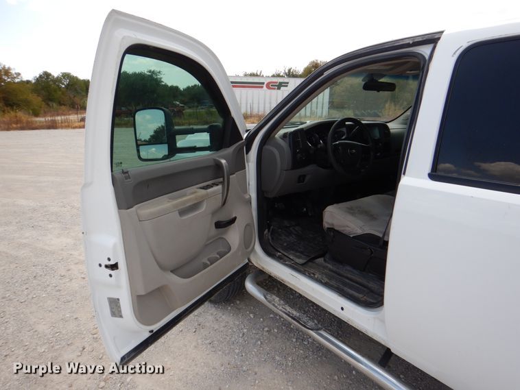 image for item DH5263 2013 Chevrolet Silverado 2500HD Crew Cab pickup truck