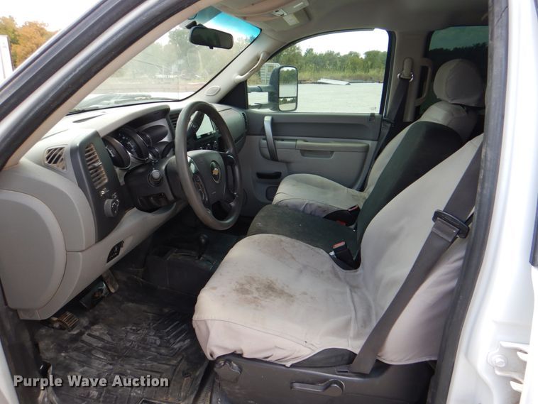 image for item DH5263 2013 Chevrolet Silverado 2500HD Crew Cab pickup truck