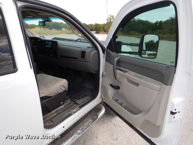 image for item DH5263 2013 Chevrolet Silverado 2500HD Crew Cab pickup truck