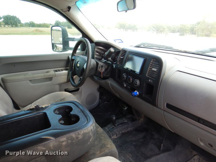 image for item DH5263 2013 Chevrolet Silverado 2500HD Crew Cab pickup truck