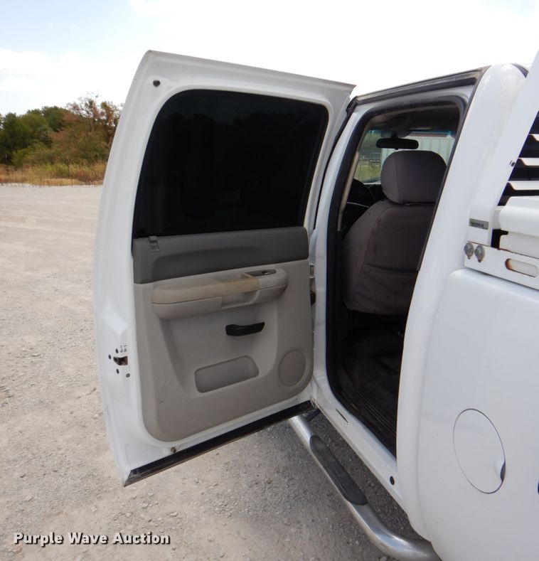 image for item DH5263 2013 Chevrolet Silverado 2500HD Crew Cab pickup truck