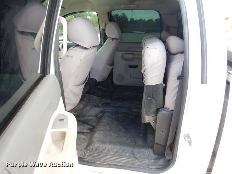 image for item DH5263 2013 Chevrolet Silverado 2500HD Crew Cab pickup truck