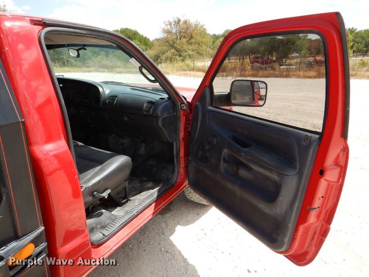 image for item DH5264 2002 Dodge Ram 2500 pickup truck