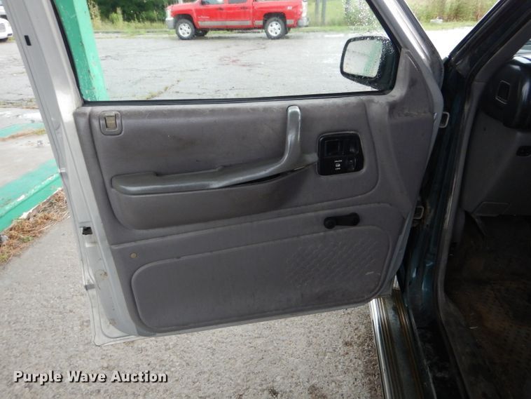 image for item DH6088 1994 Dodge Caravan van