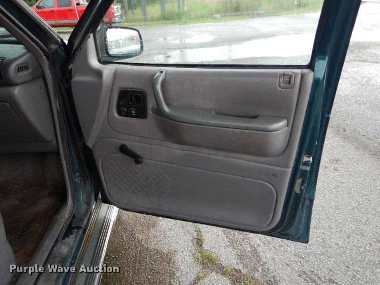 image for item DH6088 1994 Dodge Caravan van