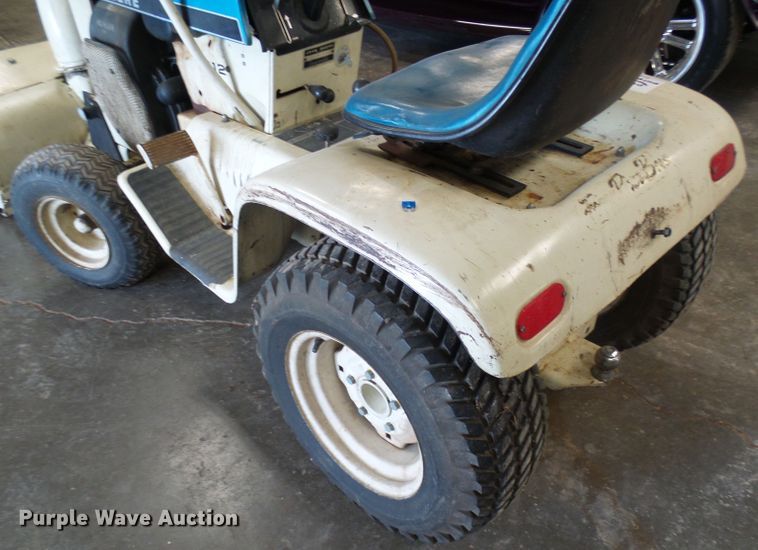 image for item DI0638 John Deere 112 lawn mower