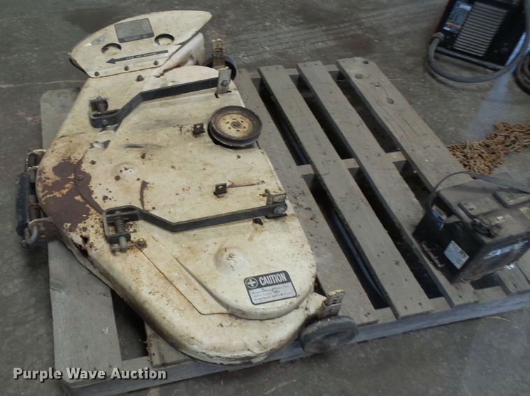 image for item DI0638 John Deere 112 lawn mower