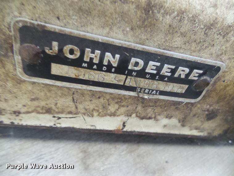 image for item DI0638 John Deere 112 lawn mower