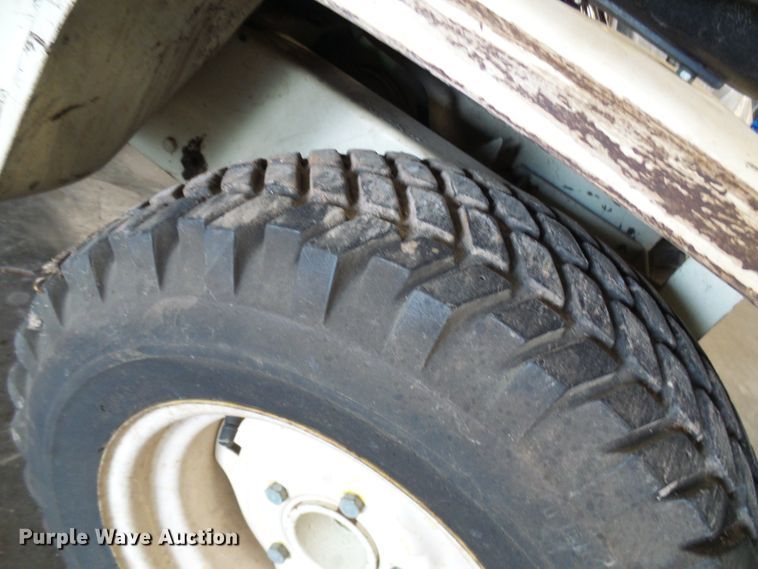 image for item DI0638 John Deere 112 lawn mower