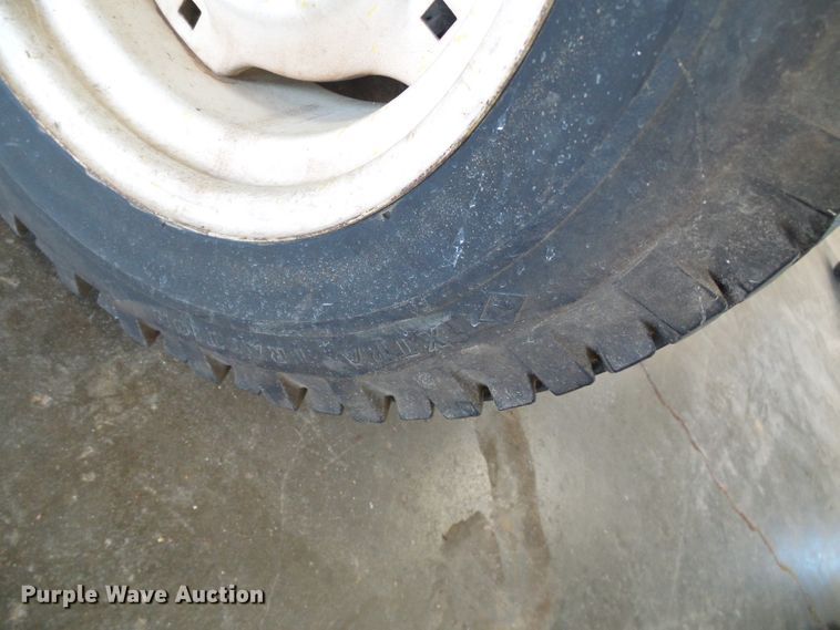 image for item DI0638 John Deere 112 lawn mower