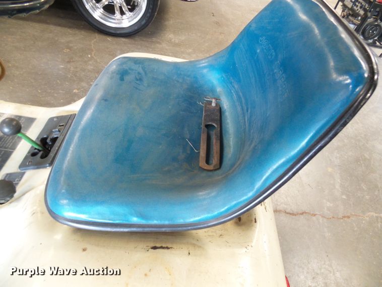 image for item DI0638 John Deere 112 lawn mower