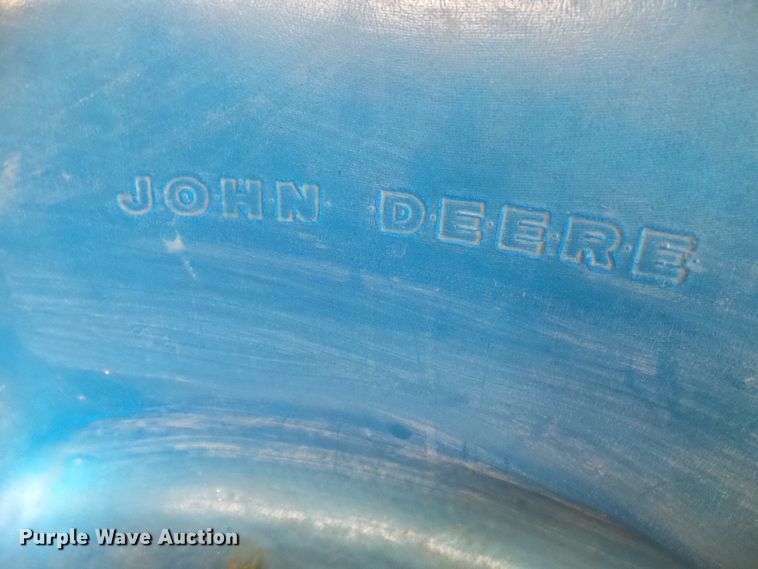 image for item DI0638 John Deere 112 lawn mower