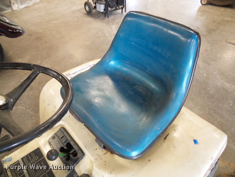 image for item DI0638 John Deere 112 lawn mower