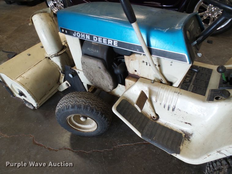 image for item DI0638 John Deere 112 lawn mower