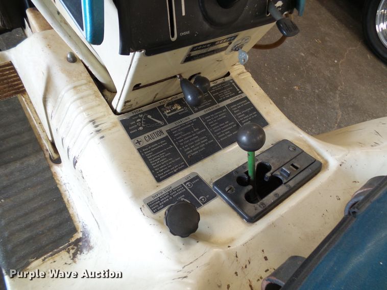 image for item DI0638 John Deere 112 lawn mower