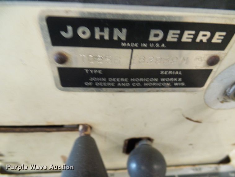 image for item DI0638 John Deere 112 lawn mower