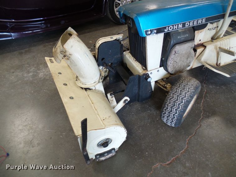 image for item DI0638 John Deere 112 lawn mower