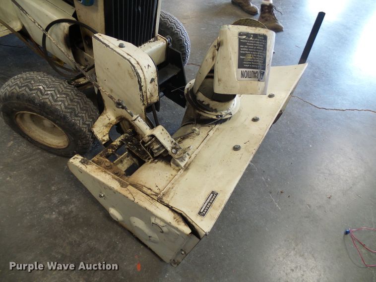 image for item DI0638 John Deere 112 lawn mower