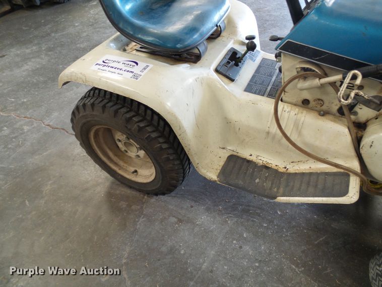 image for item DI0638 John Deere 112 lawn mower