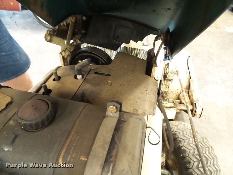 image for item DI0638 John Deere 112 lawn mower