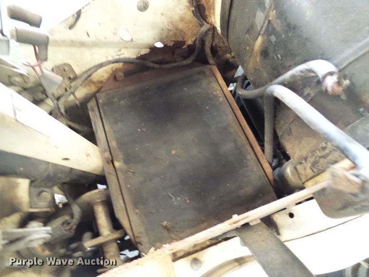 image for item DI0638 John Deere 112 lawn mower