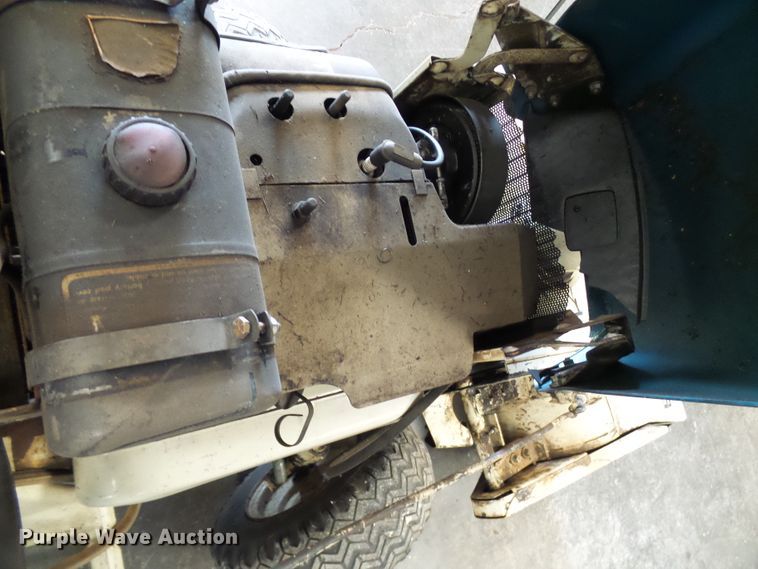 image for item DI0638 John Deere 112 lawn mower