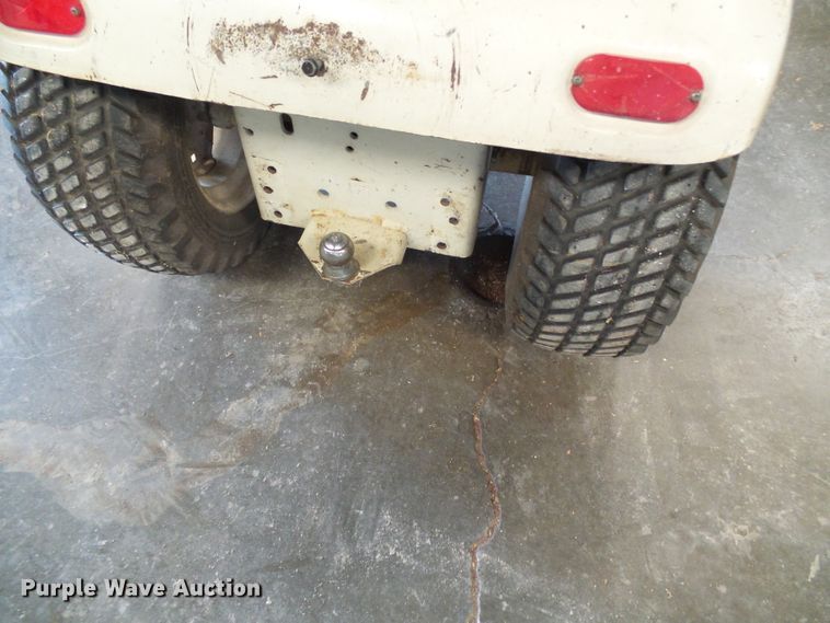 image for item DI0638 John Deere 112 lawn mower