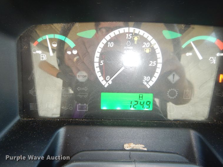 image for item DI1763 2018 John Deere 5055E MFWD tractor