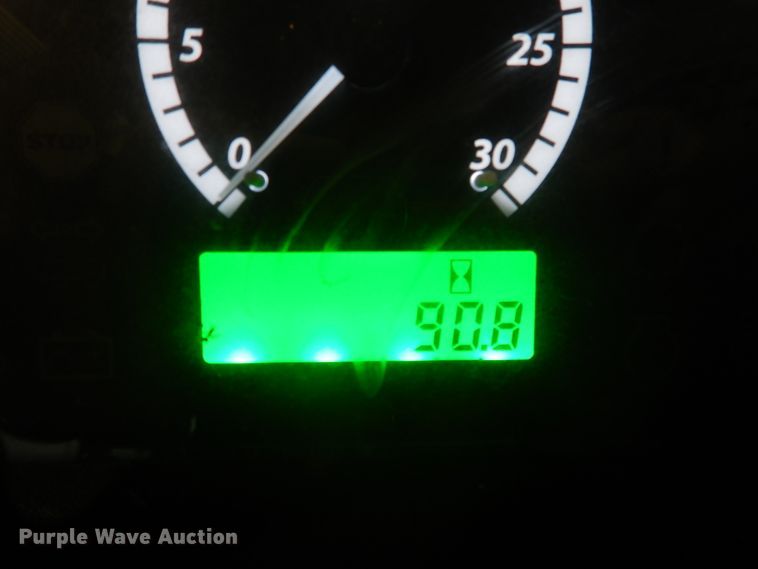 image for item DI1764 2018 John Deere 5055E MFWD tractor