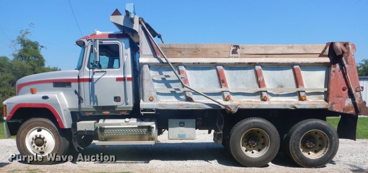 image for item DI2314 2001 Mack CH dump truck