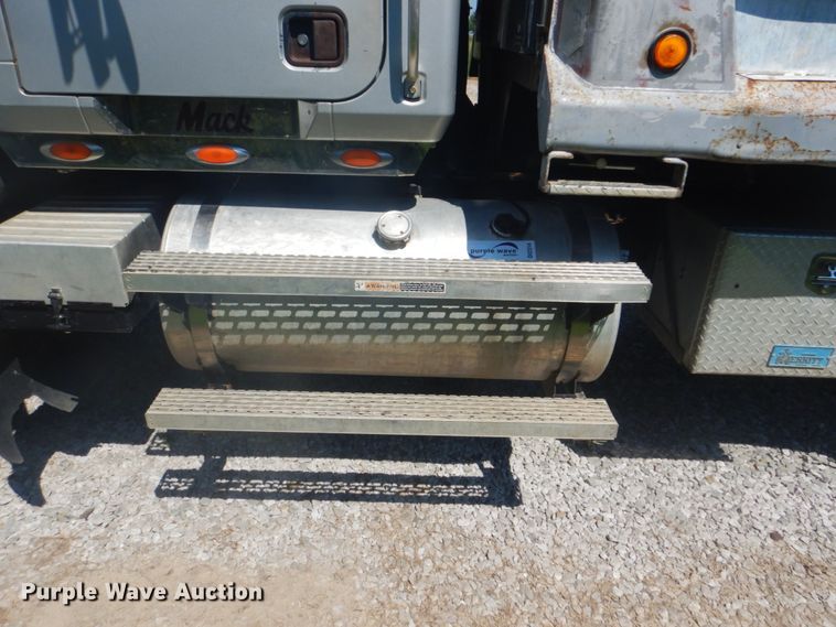 image for item DI2314 2001 Mack CH dump truck