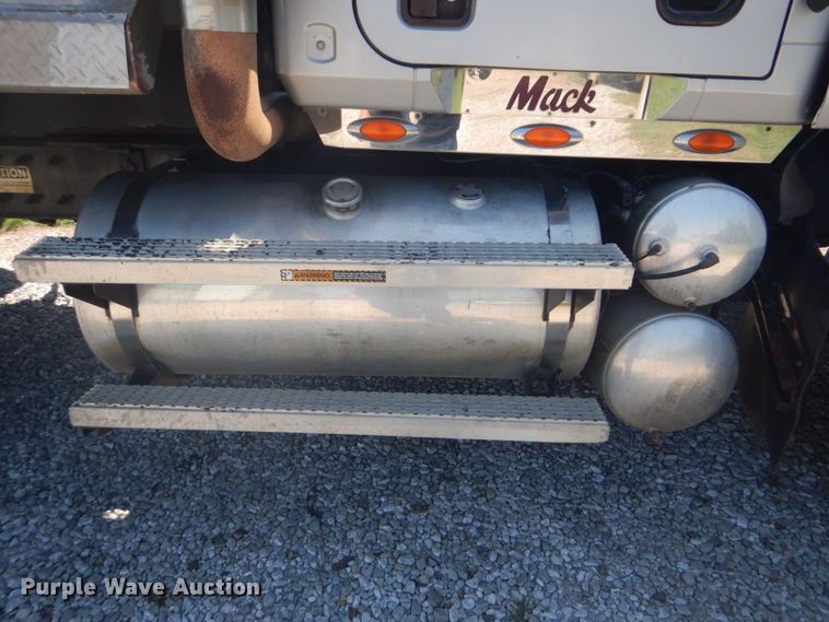 image for item DI2314 2001 Mack CH dump truck