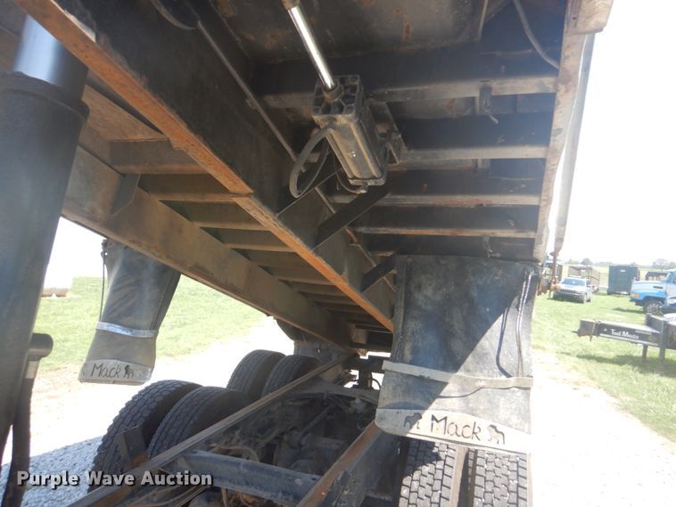 image for item DI2314 2001 Mack CH dump truck