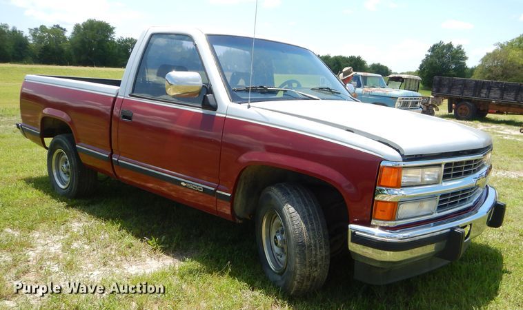 image for item ED9441 1992 Chevrolet C1500 pickup truck