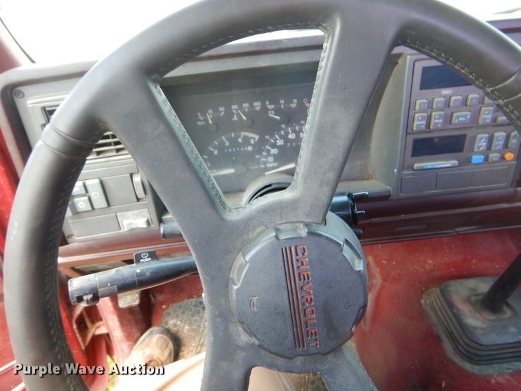 image for item ED9441 1992 Chevrolet C1500 pickup truck