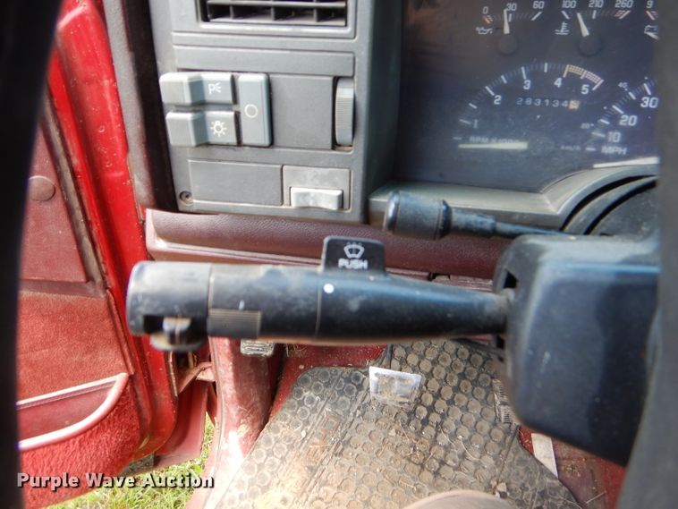 image for item ED9441 1992 Chevrolet C1500 pickup truck