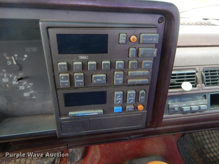 image for item ED9441 1992 Chevrolet C1500 pickup truck