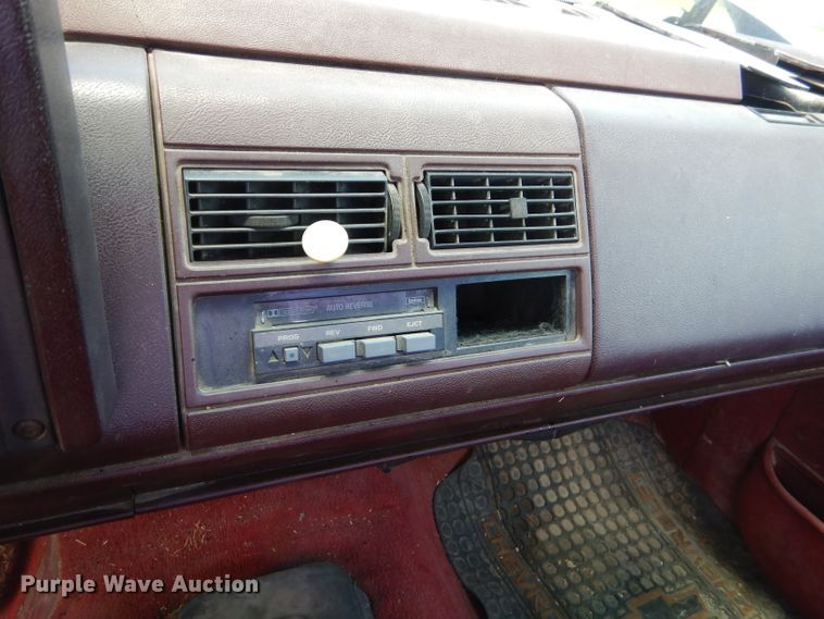 image for item ED9441 1992 Chevrolet C1500 pickup truck