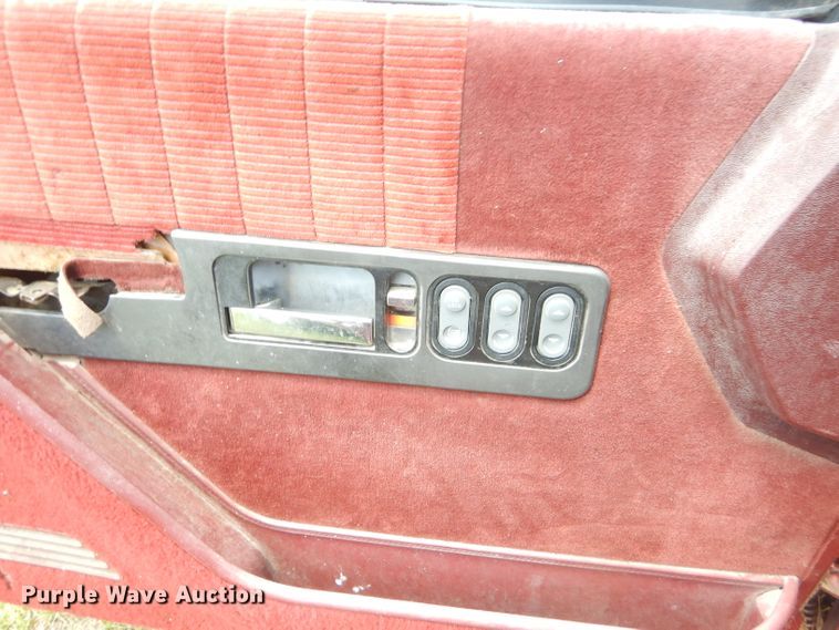 image for item ED9441 1992 Chevrolet C1500 pickup truck