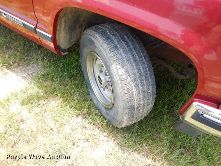 image for item ED9441 1992 Chevrolet C1500 pickup truck