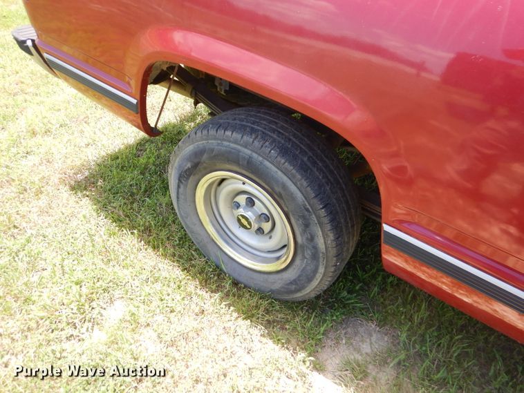 image for item ED9441 1992 Chevrolet C1500 pickup truck