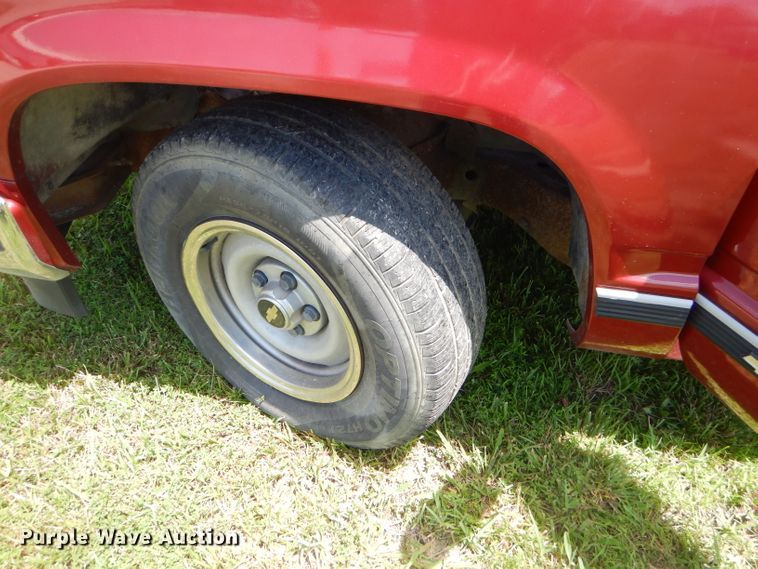 image for item ED9441 1992 Chevrolet C1500 pickup truck