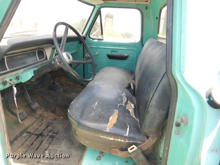 image for item ED9442 Ford F350 pickup truck