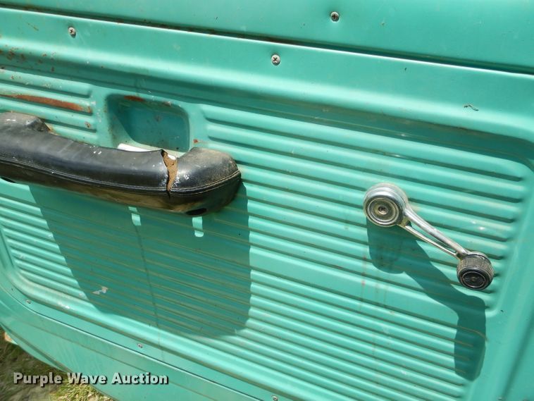 image for item ED9442 Ford F350 pickup truck