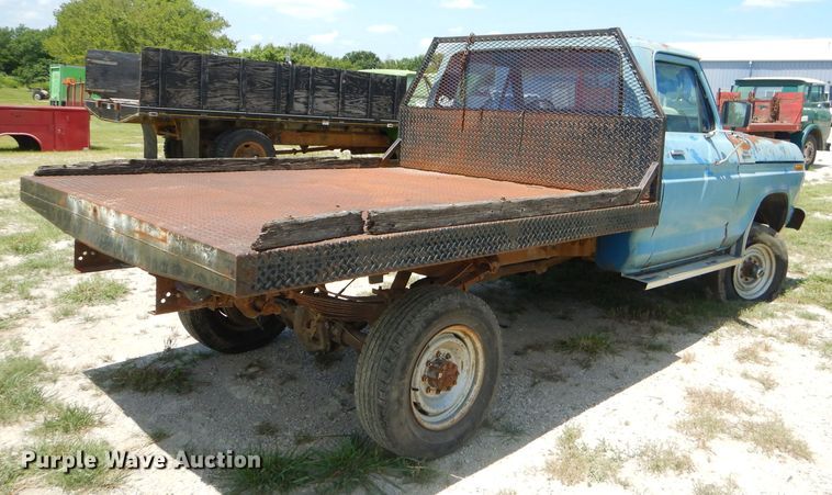 image for item ED9443 1977 Ford F250 pickup truck