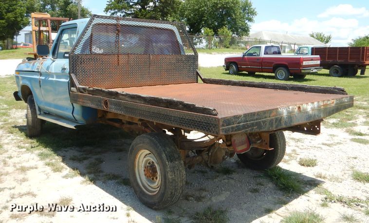 image for item ED9443 1977 Ford F250 pickup truck